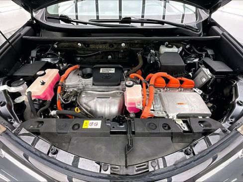 Used 2018 Toyota RAV4 LE image 10