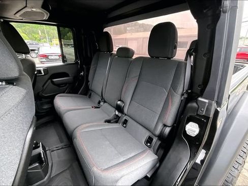 Used 2025 Jeep Gladiator Rubicon w/ Safety Group AWD/4WD image 28