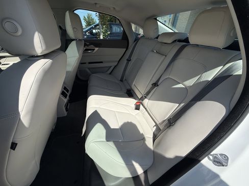 Used 2017 Jaguar XF Premium RWD image 10