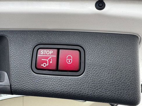 Used 2013 Mercedes-Benz GLK 350 4MATIC w/ Multimedia Pkg image 32