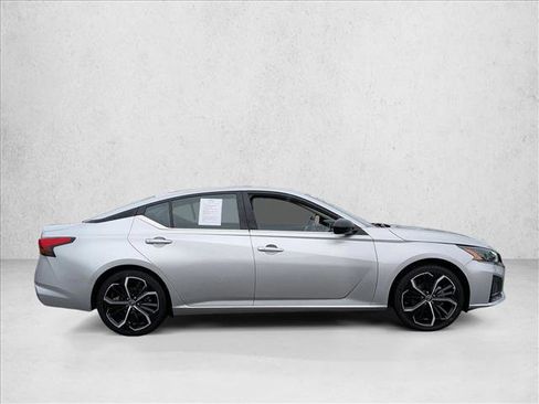 Used 2024 Nissan Altima 2.5 SR FWD image 4