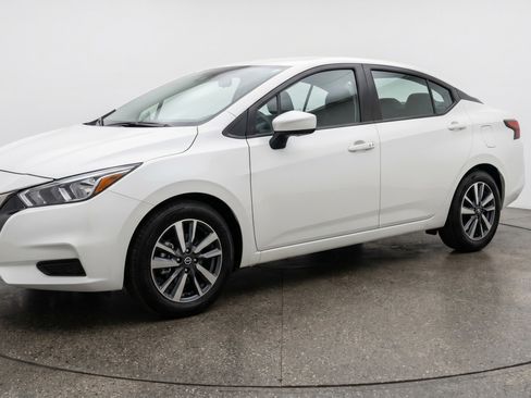 Used 2025 Nissan Versa SV FWD image 3