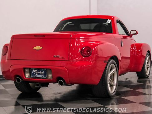Used 2004 Chevrolet SSR w/ Preferred Equipment Group image 26