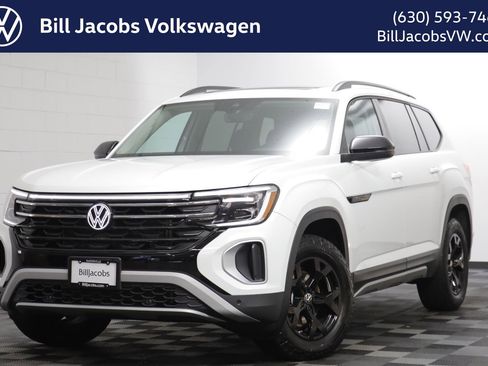 Used 2025 Volkswagen Atlas Peak Edition SE image 1