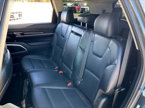 Used 2023 Kia Telluride LX image 20