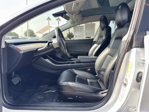 Used 2019 Tesla Model 3 Standard Range image 13