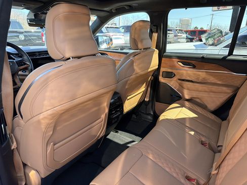 Certified 2022 Jeep Grand Cherokee Summit image 12