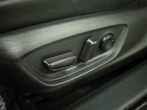 Used 2020 Toyota Camry SE w/ Carpet Mat Package FWD image 11