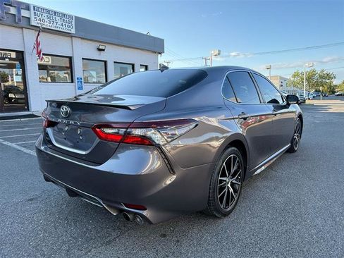 Used 2021 Toyota Camry SE image 9