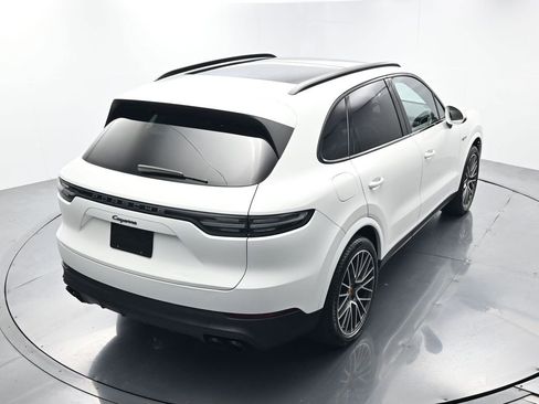 Certified 2023 Porsche Cayenne Platinum Edition AWD/4WD image 40