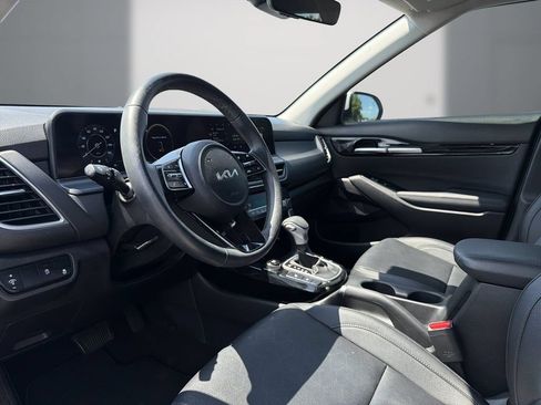 Used 2024 Kia Seltos EX FWD image 13