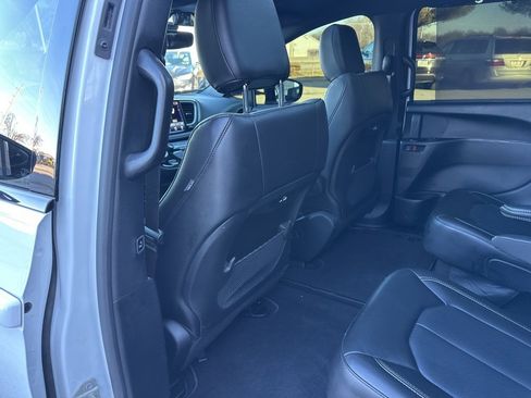 Used 2024 Chrysler Pacifica Touring-L w/ S Appearance Package image 39