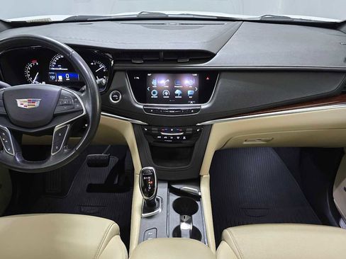 Used 2018 Cadillac XT5 Luxury w/ Driver Awareness Package image 18
