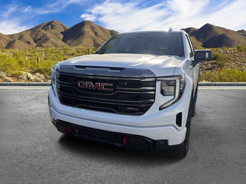 Used 2024 GMC Sierra 1500 AT4 w/ Technology Package AWD/4WD image 18