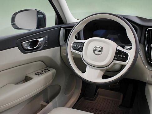 New 2025 Volvo XC60 B5 Plus w/ Protection Package Premier image 22