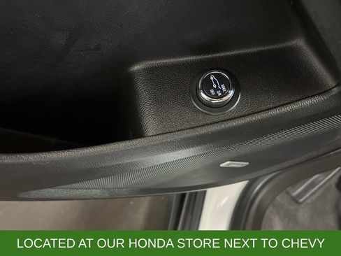 Used 2019 Chevrolet Traverse LT w/ LT Premium Package image 13