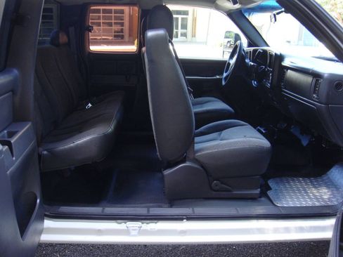 Used 2005 Chevrolet Silverado 2500 LT RWD image 11