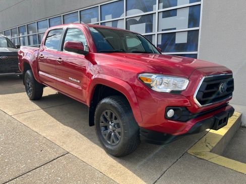 Used 2021 Toyota Tacoma SR5 AWD/4WD image 2