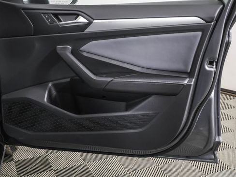 Used 2025 Volkswagen Jetta SE image 47