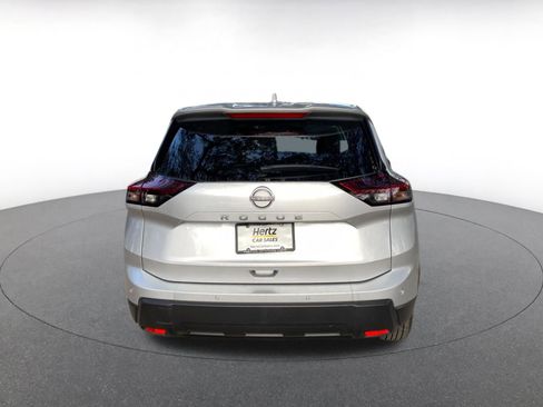 Used 2025 Nissan Rogue SV image 6