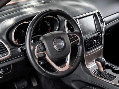 Used 2017 Jeep Grand Cherokee Limited image 4