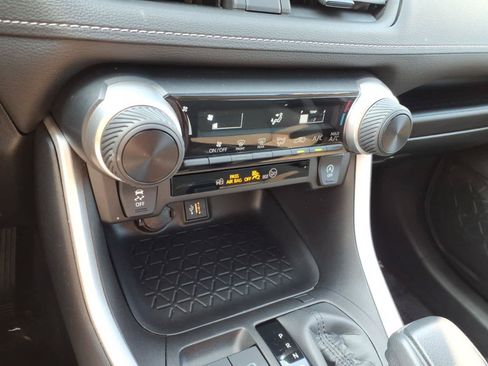 Used 2023 Toyota RAV4 LE AWD/4WD image 18