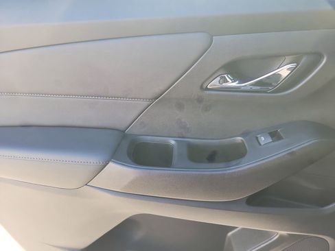 Used 2023 Chevrolet Traverse LT image 6