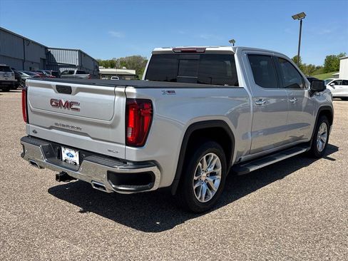 Used 2021 GMC Sierra 1500 SLT w/ SLT Premium Plus Package AWD/4WD image 4