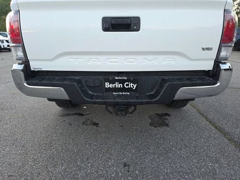 Used 2022 Toyota Tacoma TRD Off-Road AWD/4WD image 11