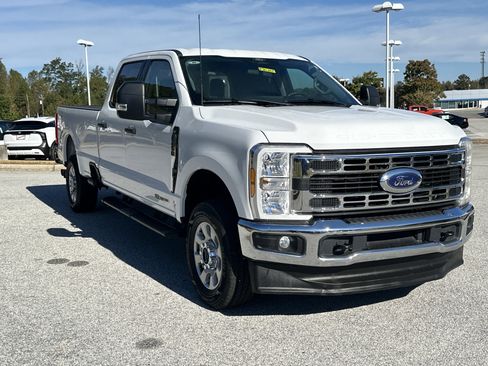 Used 2024 Ford F250 XLT image 3
