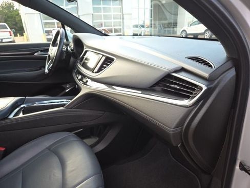 Used 2022 Buick Enclave Essence w/ Experience Buick Package AWD/4WD image 33