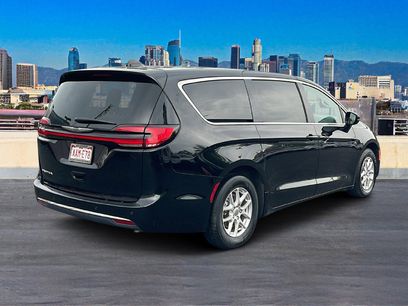 Used 2024 Chrysler Pacifica Touring-L