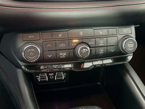 Used 2025 Dodge Durango GT AWD/4WD image 24