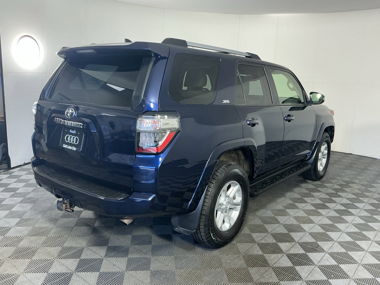 Used 2020 Toyota 4Runner SR5 Premium w/ Moonroof Package AWD/4WD image 9