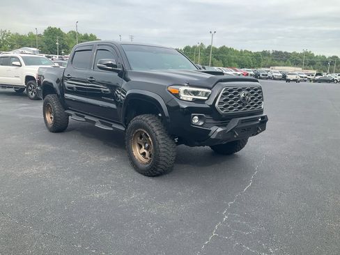 Used 2023 Toyota Tacoma TRD Sport w/ TRD Premium Sport Package AWD/4WD image 3