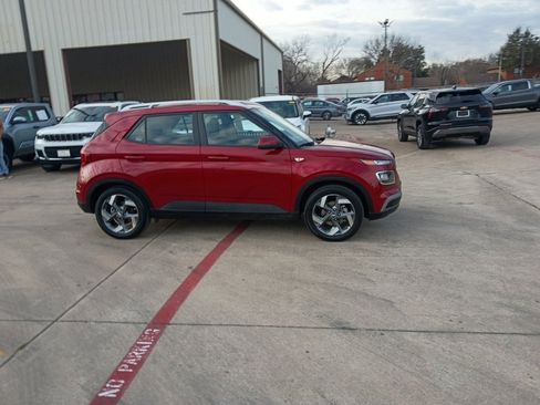 Used 2025 Hyundai Venue SEL image 7