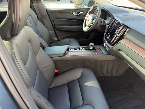 Used 2024 Volvo XC60 B5 Plus w/ Protection Package Premier AWD/4WD image 25