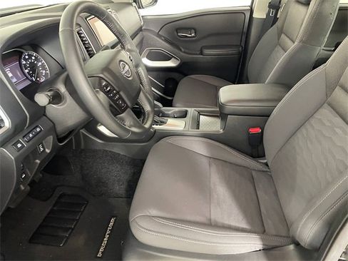 Used 2024 Nissan Frontier SV w/ Technology Package image 2