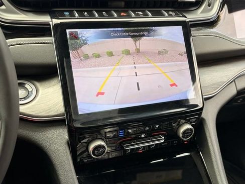 Used 2023 Jeep Grand Cherokee Overland w/ Luxury Tech Group IV AWD/4WD image 23