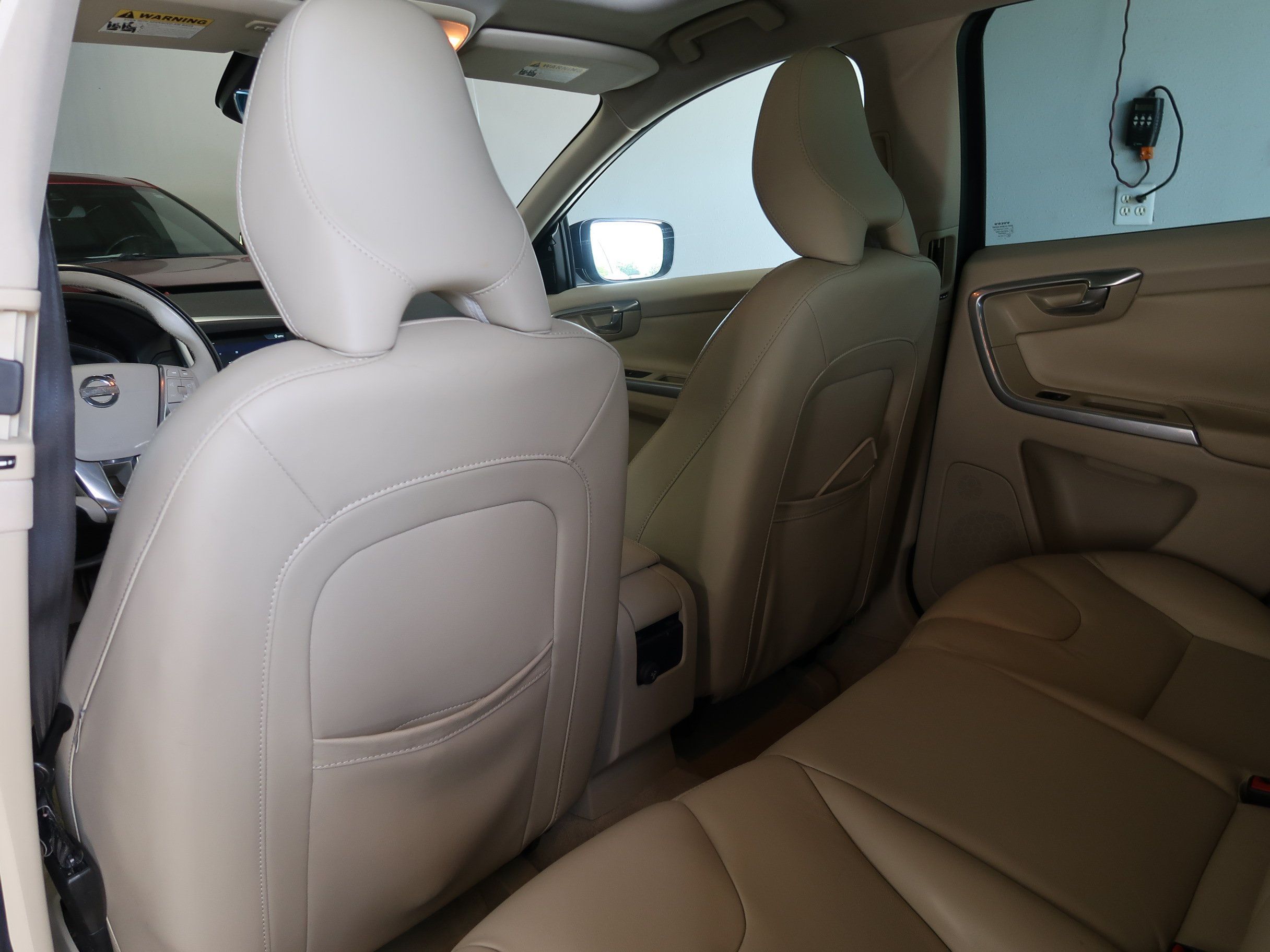 Used 2015 Volvo XC60 T5 Premier w/ Proximity Package FWD image 34