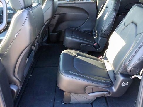 New 2026 Chrysler Pacifica Select w/ S Appearance Package AWD/4WD image 15