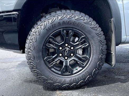 Used 2025 Chevrolet Silverado 1500 ZR2 w/ Technology Package AWD/4WD image 9