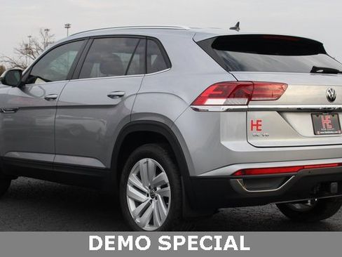 Used 2023 Volkswagen Atlas Cross Sport SE image 8