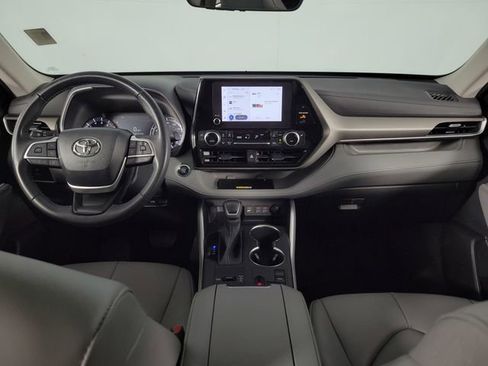 Used 2023 Toyota Highlander XLE image 27