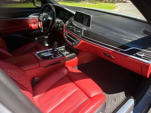 Used 2019 BMW 750i xDrive w/ Executive Package AWD/4WD image 18