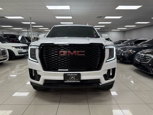 Used 2021 GMC Yukon XL Denali w/ Denali Premium Package image 4