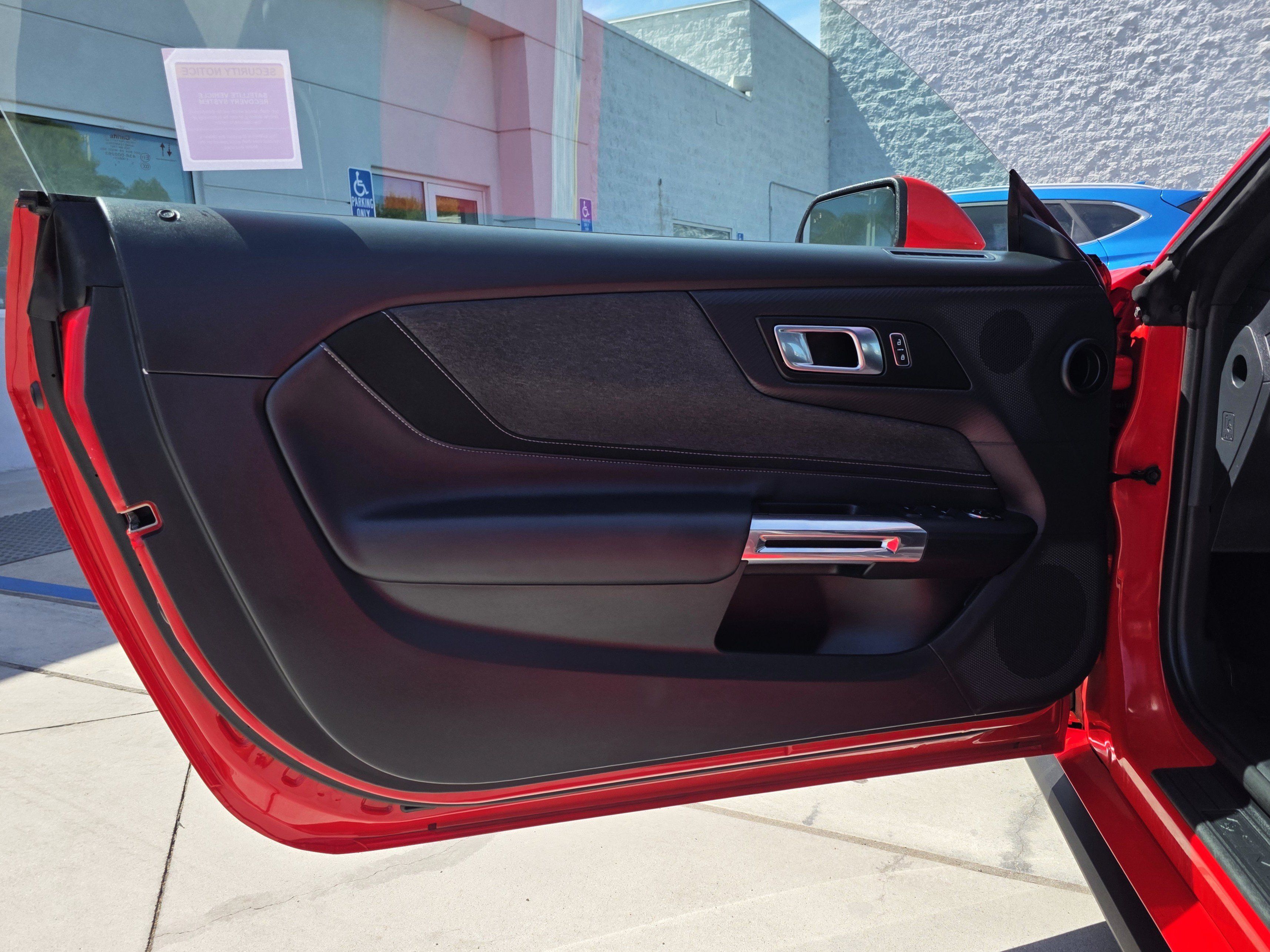 Used 2025 Ford Mustang Convertible RWD image 8