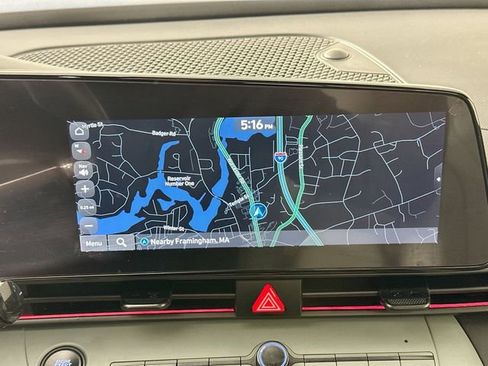 Used 2024 Hyundai Elantra Limited image 17