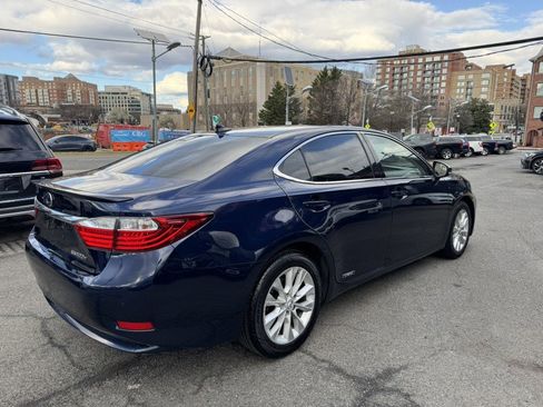 Used 2014 Lexus ES 300h Hybrid w/ Luxury Package w/Bamboo Trim image 5