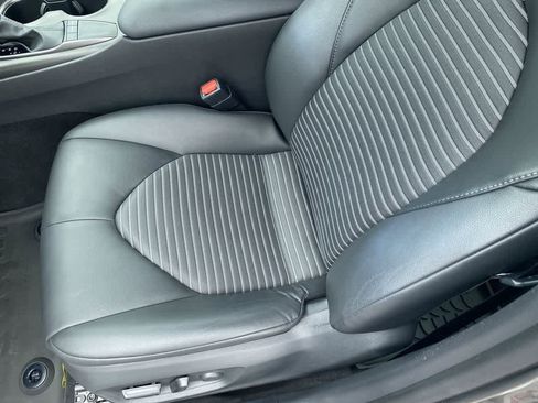 Used 2023 Toyota Camry SE image 11